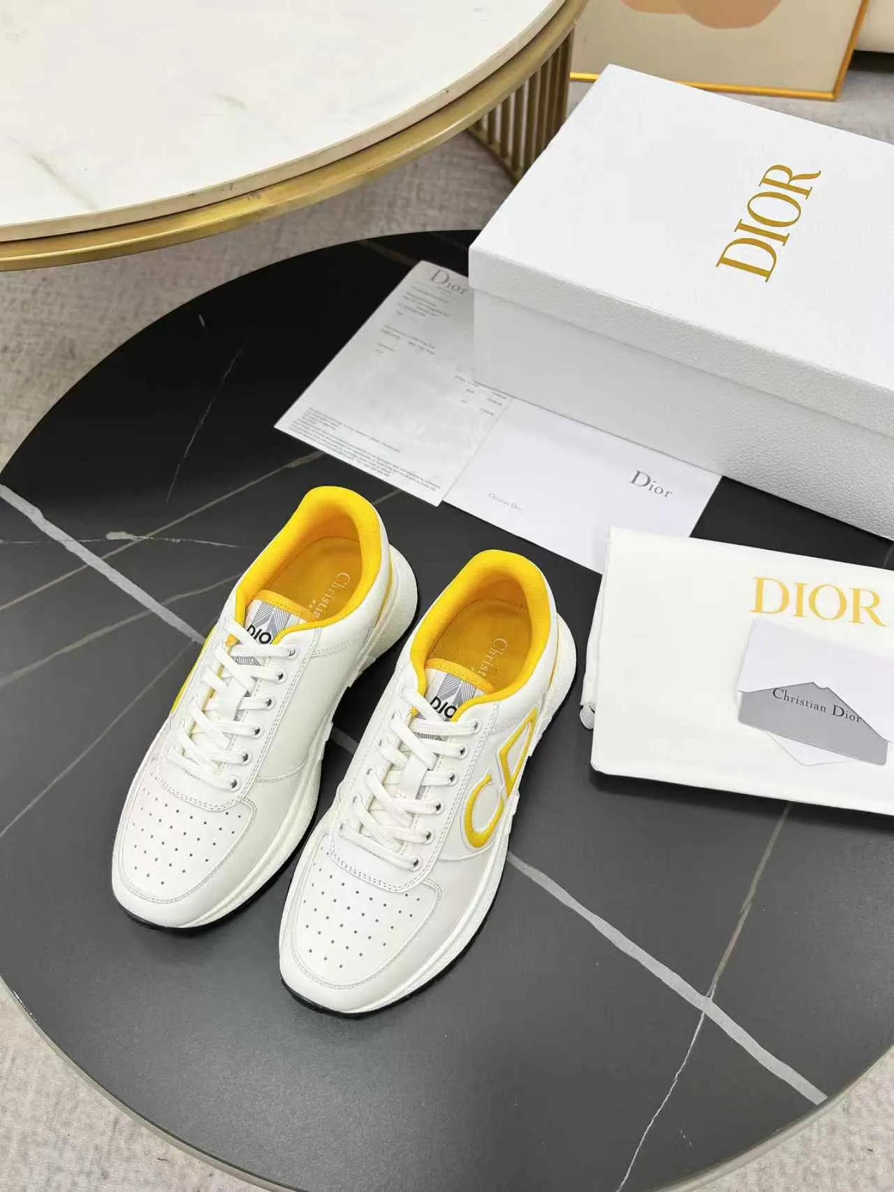 [Dior Dior] P: 640💰Couple model Size: Female: 35-40 (41 customized), male 39-44. (45 customized) 2025 Dior Dior autumn and winter new products🌹Fashion and trends coexist. Imported cowhide is customized one to one. Fabric; cowhide. Lining: Breathable mesh. Outsole: TPU.